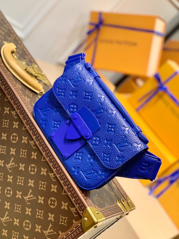 LOU S LOCK SLING BAG