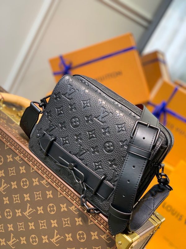 LOU STEAMER MESSENGER BAG