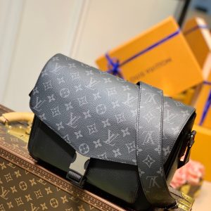 LOU MESSENGERAMA BAG