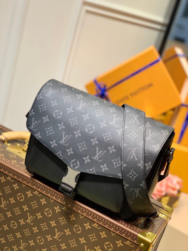 LOU MESSENGERAMA BAG