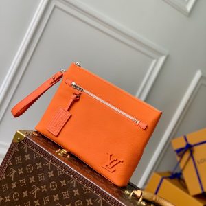 LOU TAKEOFF POUCH