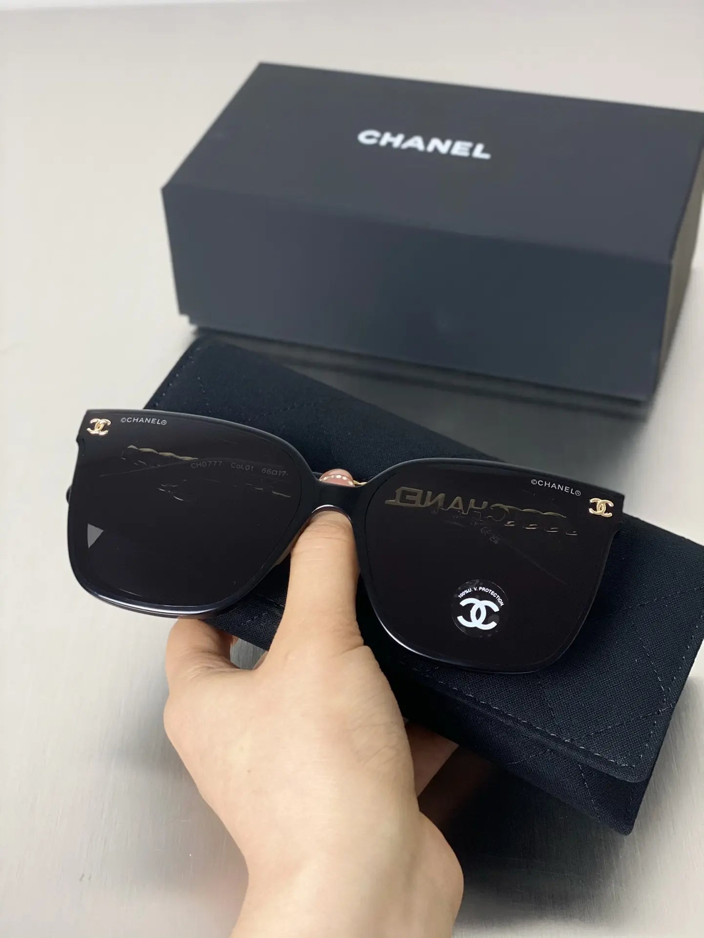 High-End Fashion Sunglasses - Image 2