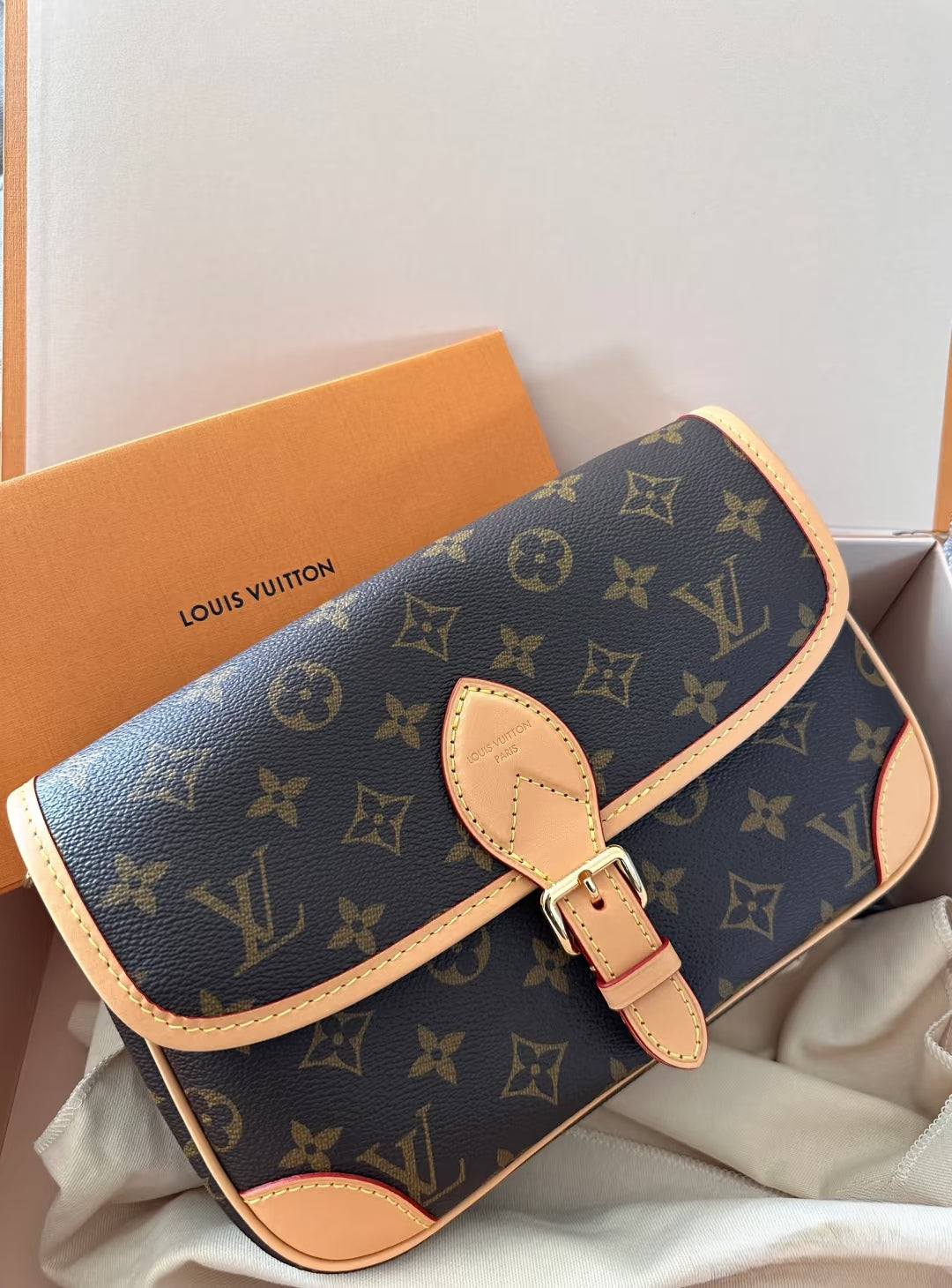 Vintage-Inspired Box Hand bag - Image 2