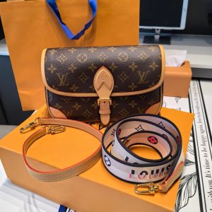 Vintage-Inspired Box Hand bag
