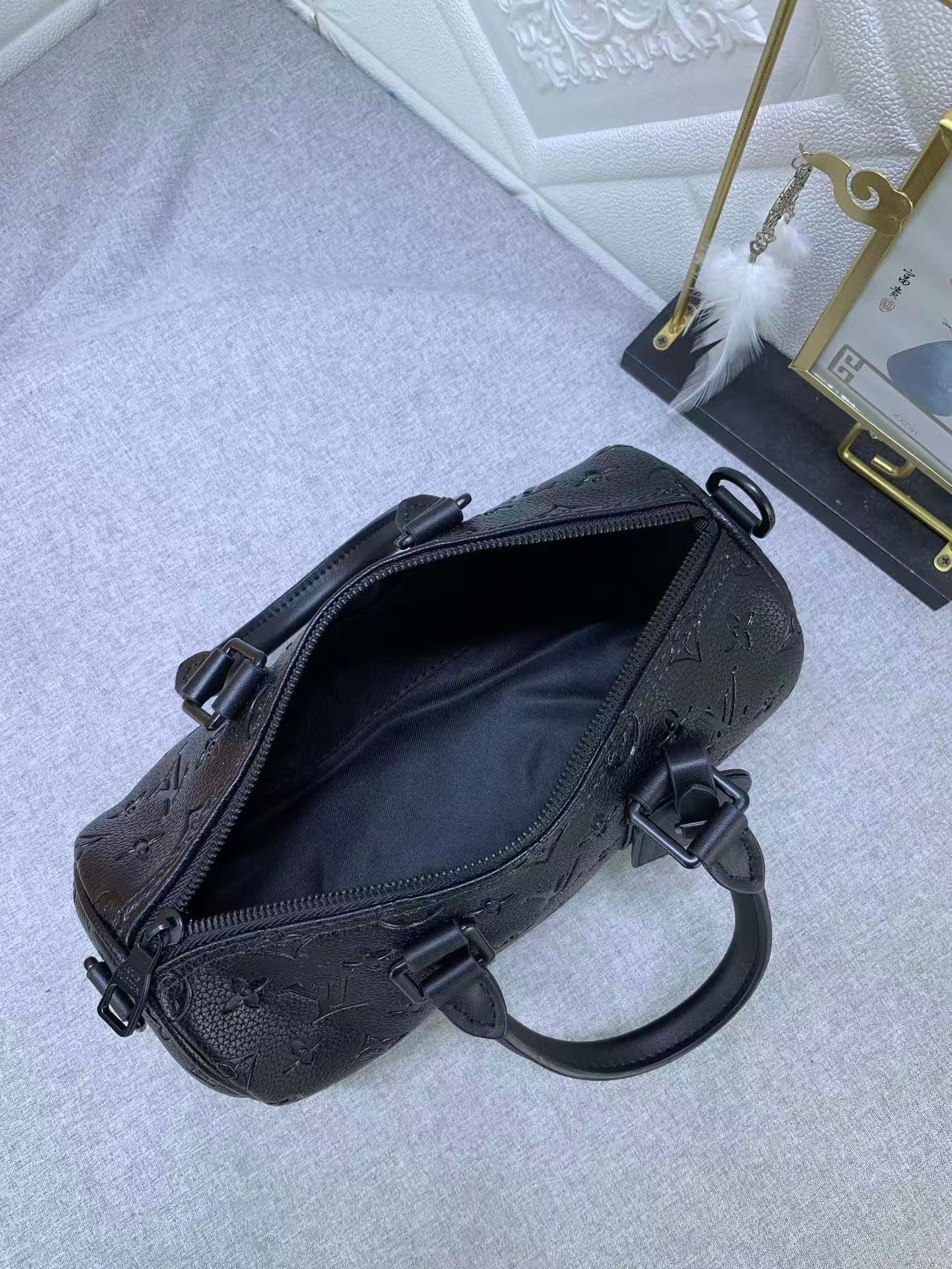 Lou Black Luxury Leather Bag – Versatile, Stylish & Functional - Image 4