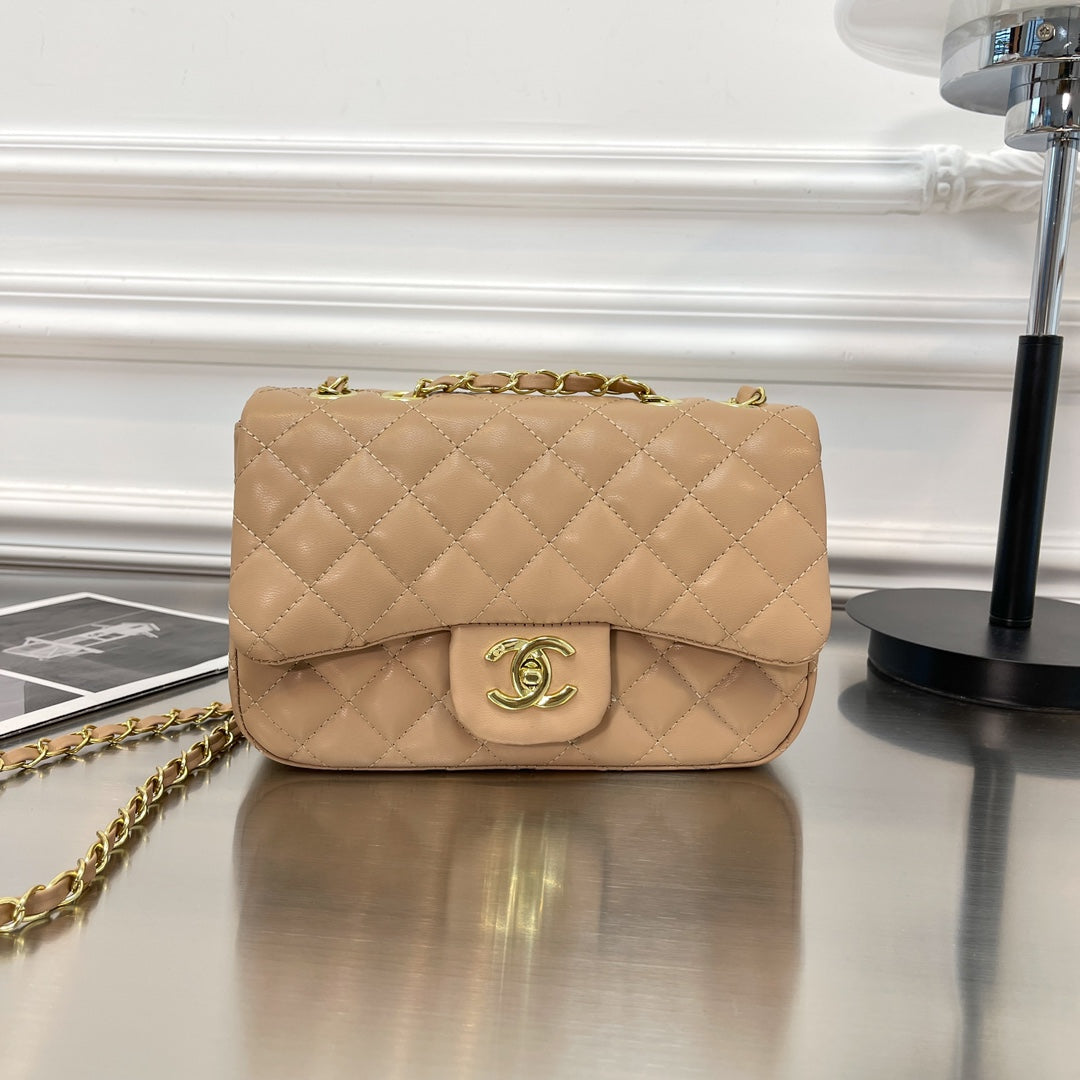 Classic Quilted Chain Shoulder Bag - Image 2