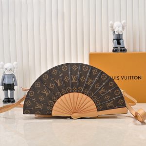 Elegant Fan-Shaped Leather Crossbody Bag