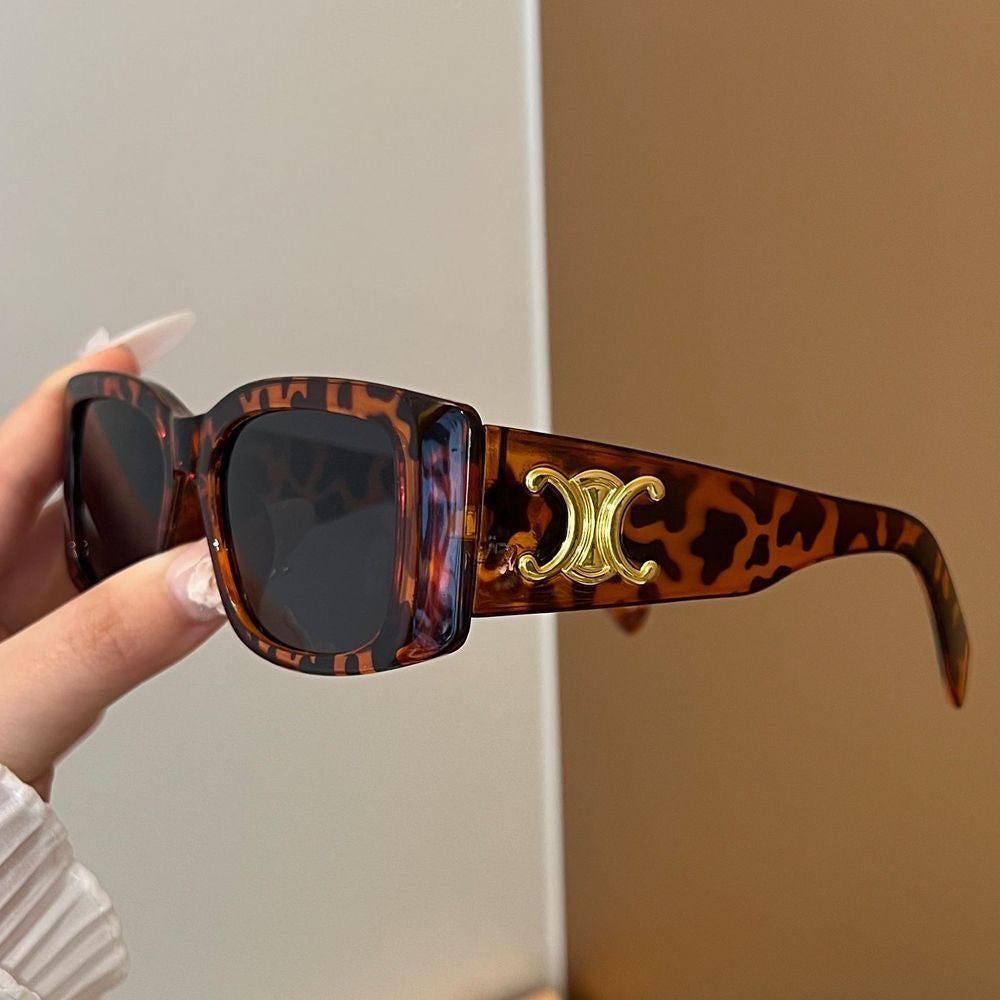 Luxury Retro Sunglasses with Gold Plaque - Image 5