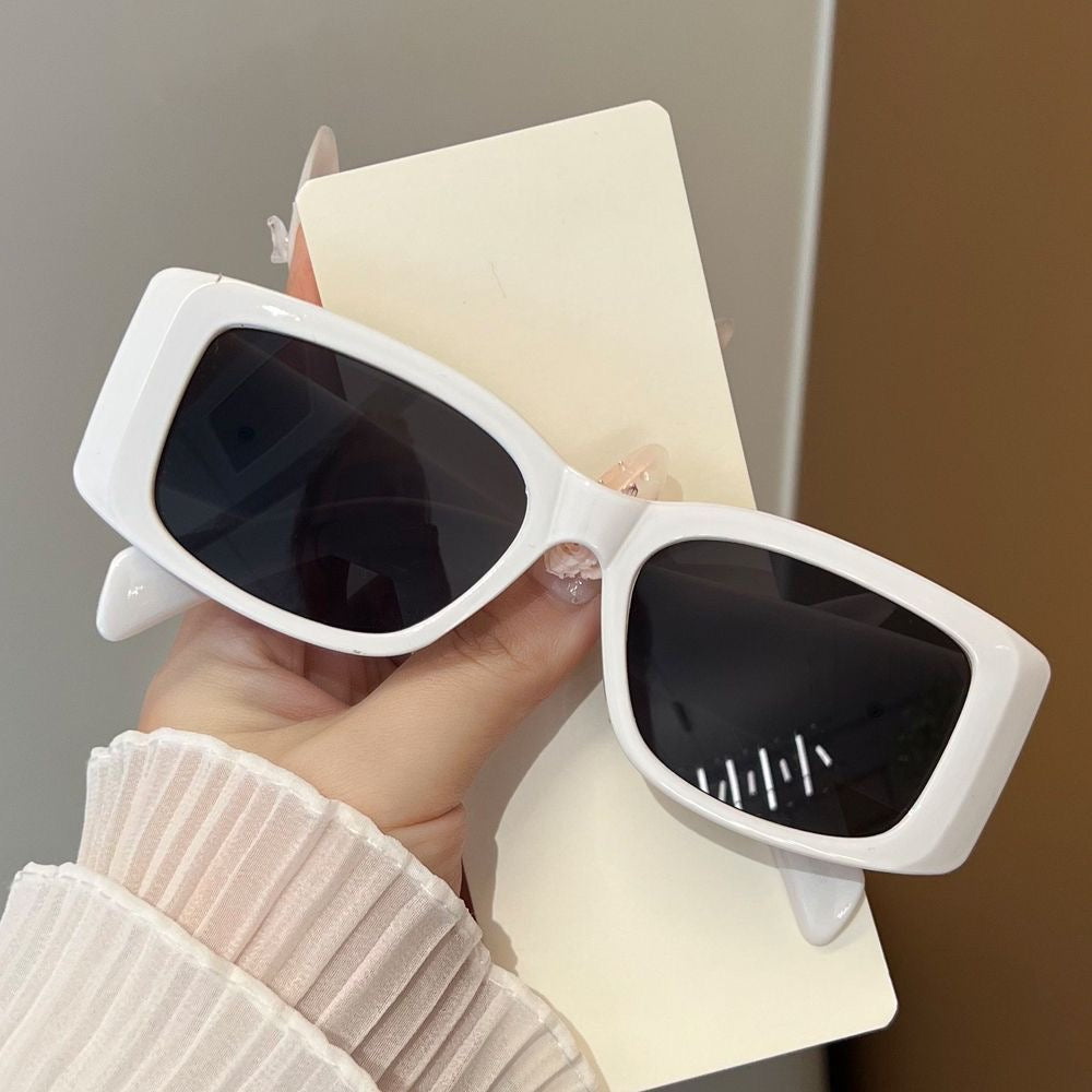 Luxury Retro Sunglasses with Gold Plaque - Image 9