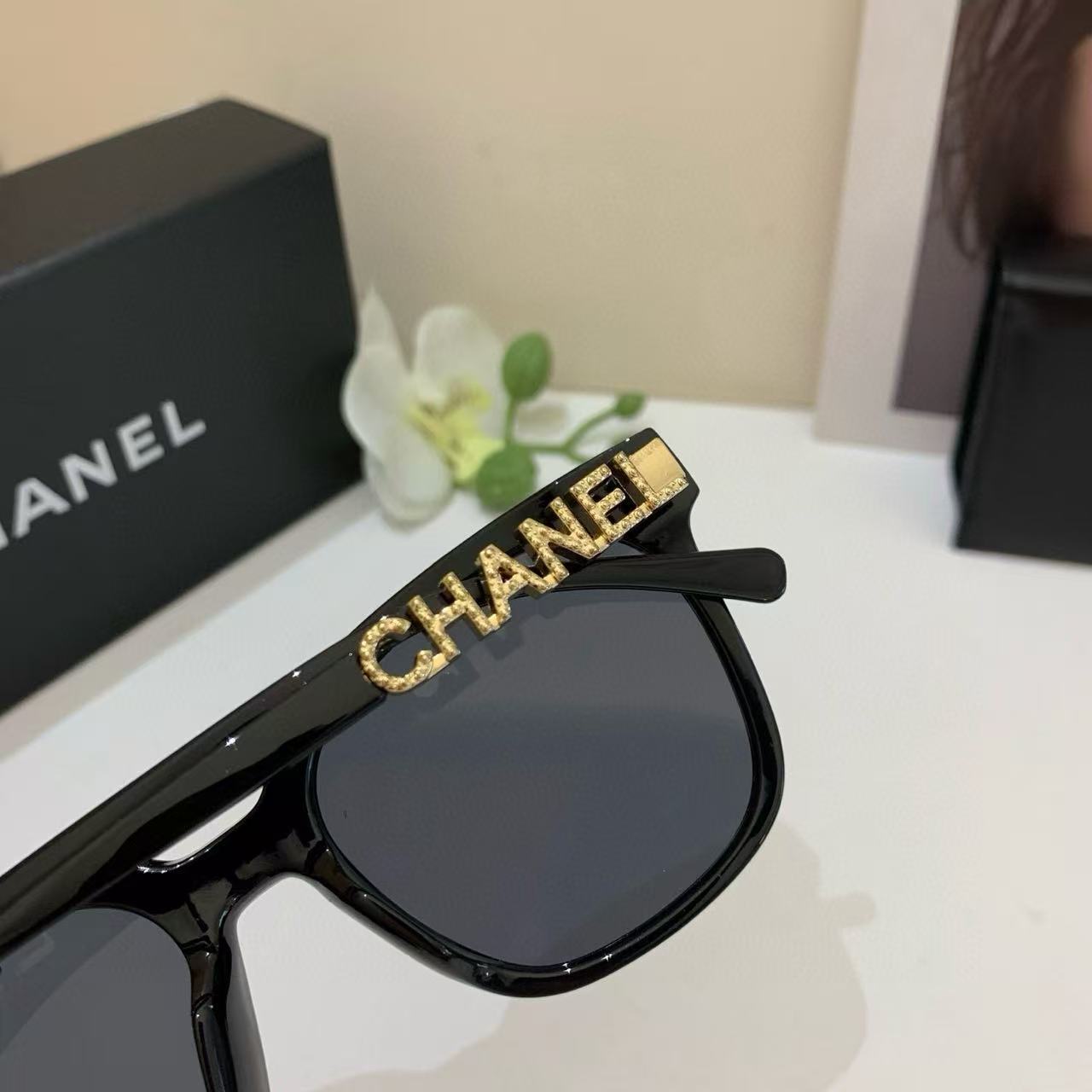High-End Fashion Sunglasses 08 - Image 4