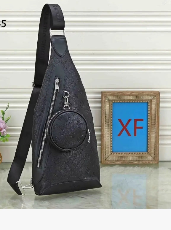 Minimalist Detachable Pouch Crossbody Chest Bag - Image 7