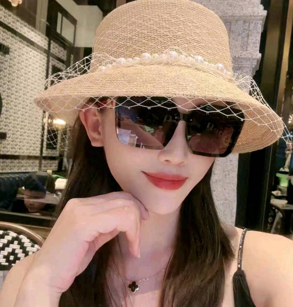 Luxury Black & Red Retro Large Frame Fashion Polarized Sunglasses For Women - Image 6