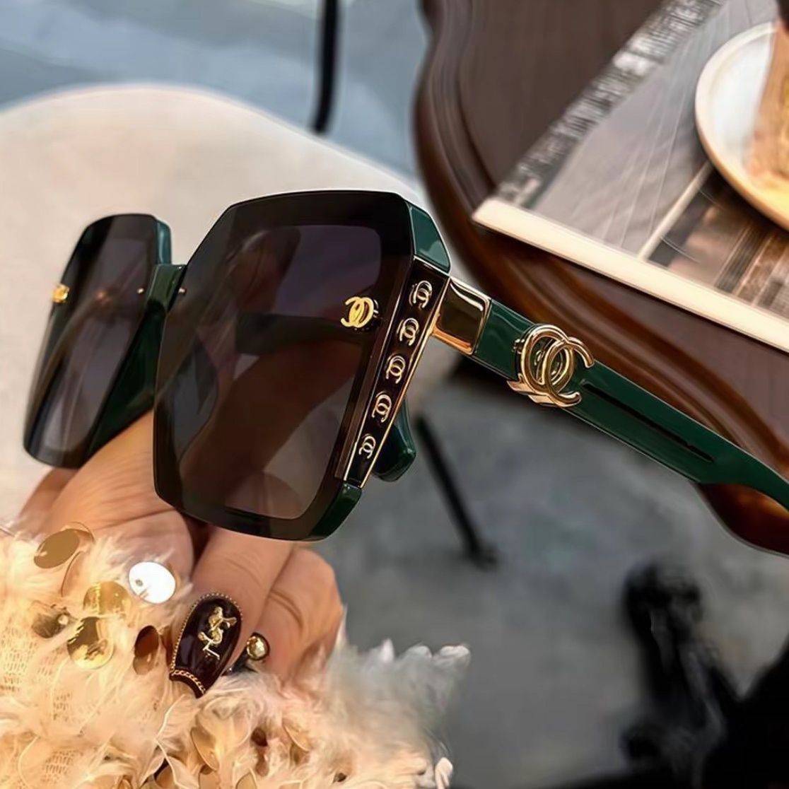 Luxury Black & Red Retro Large Frame Fashion Polarized Sunglasses For Women - Image 4