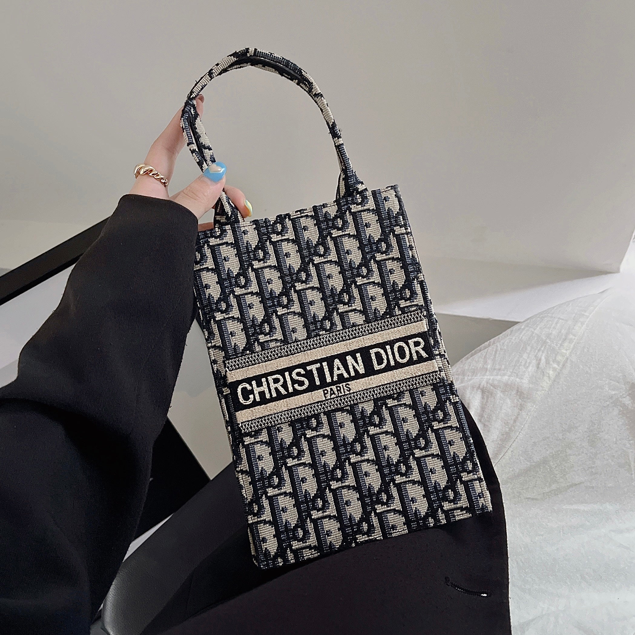 Classic Tote Bag With Crossbody Strap - Image 9