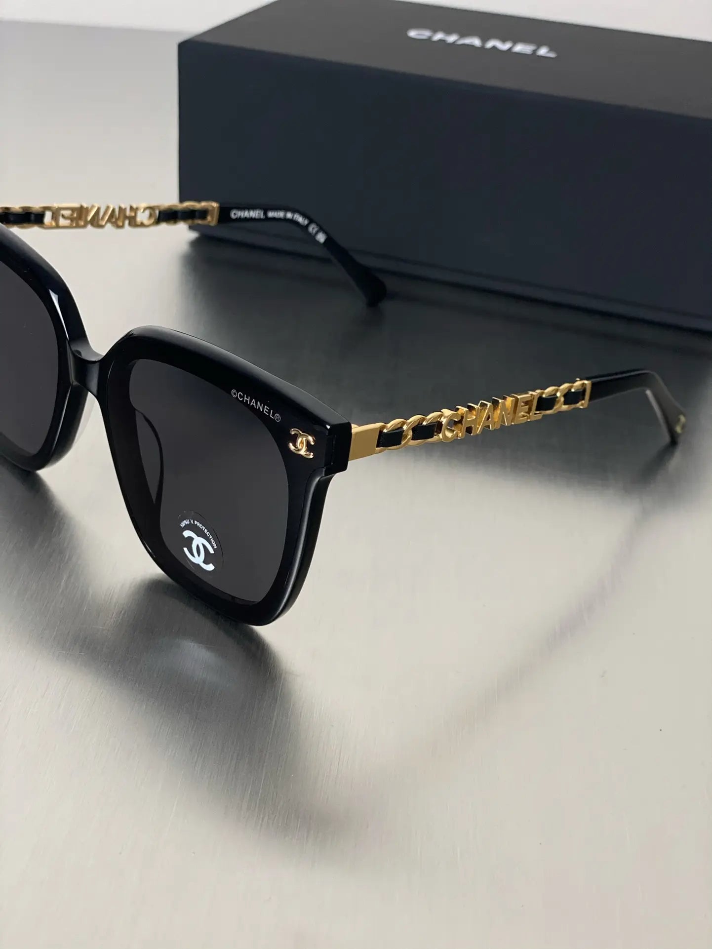 High-End Fashion Sunglasses - Image 4