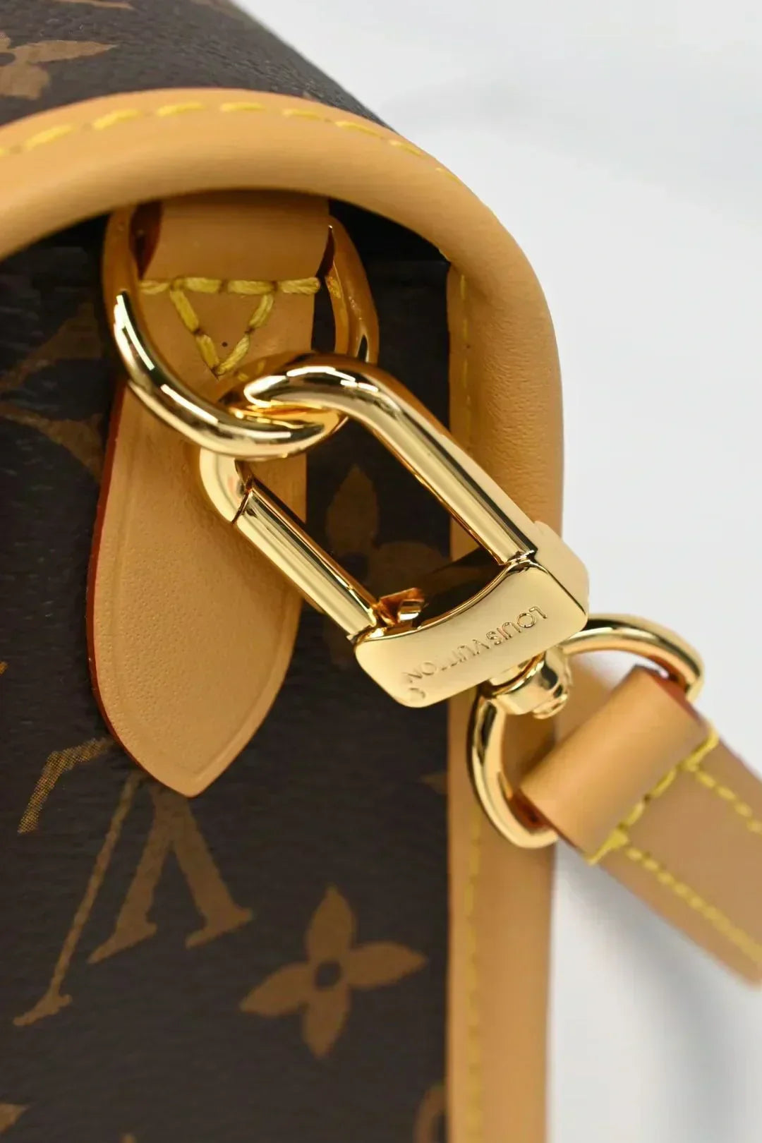 Vintage-Inspired Box Hand bag - Image 7