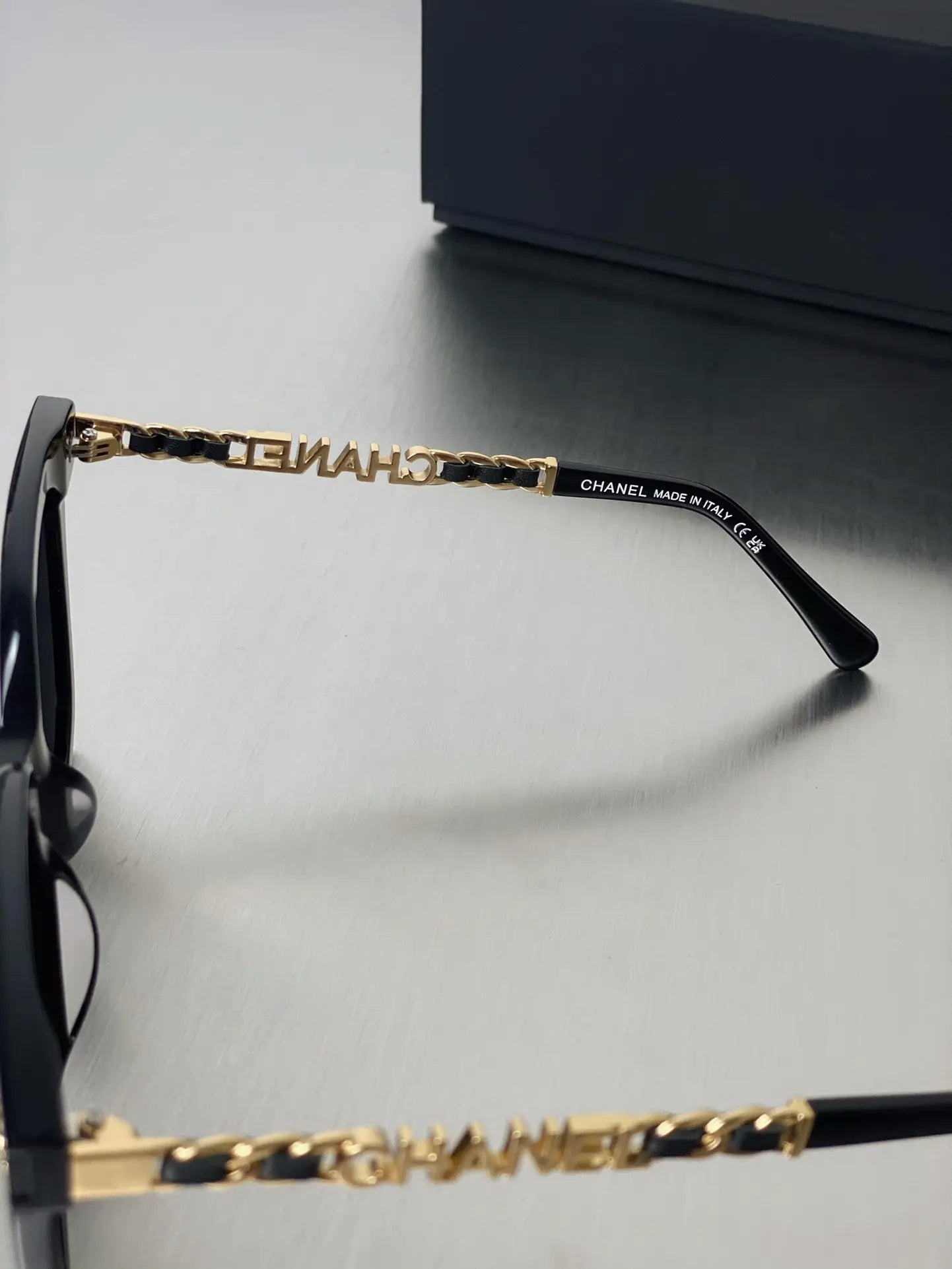 High-End Fashion Sunglasses - Image 5
