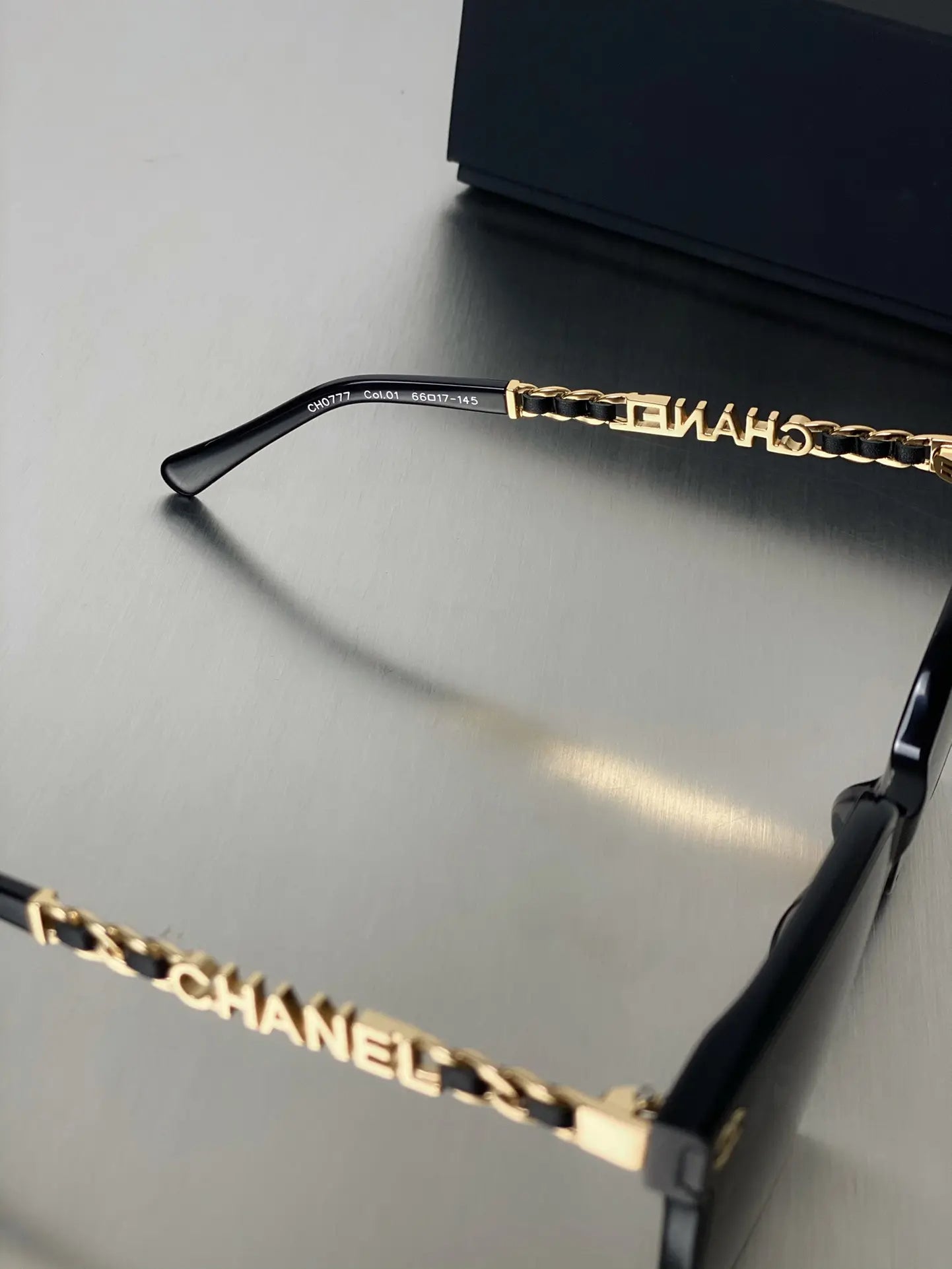 High-End Fashion Sunglasses - Image 6