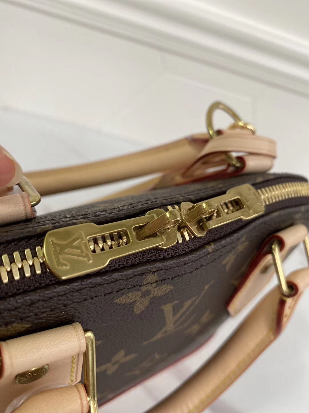 Classic and Stylish Alma Bag - Image 4
