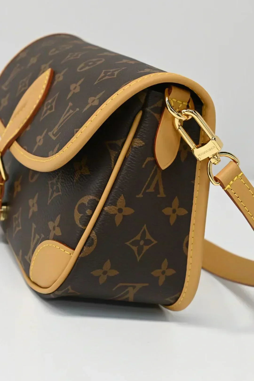 Vintage-Inspired Box Hand bag - Image 5