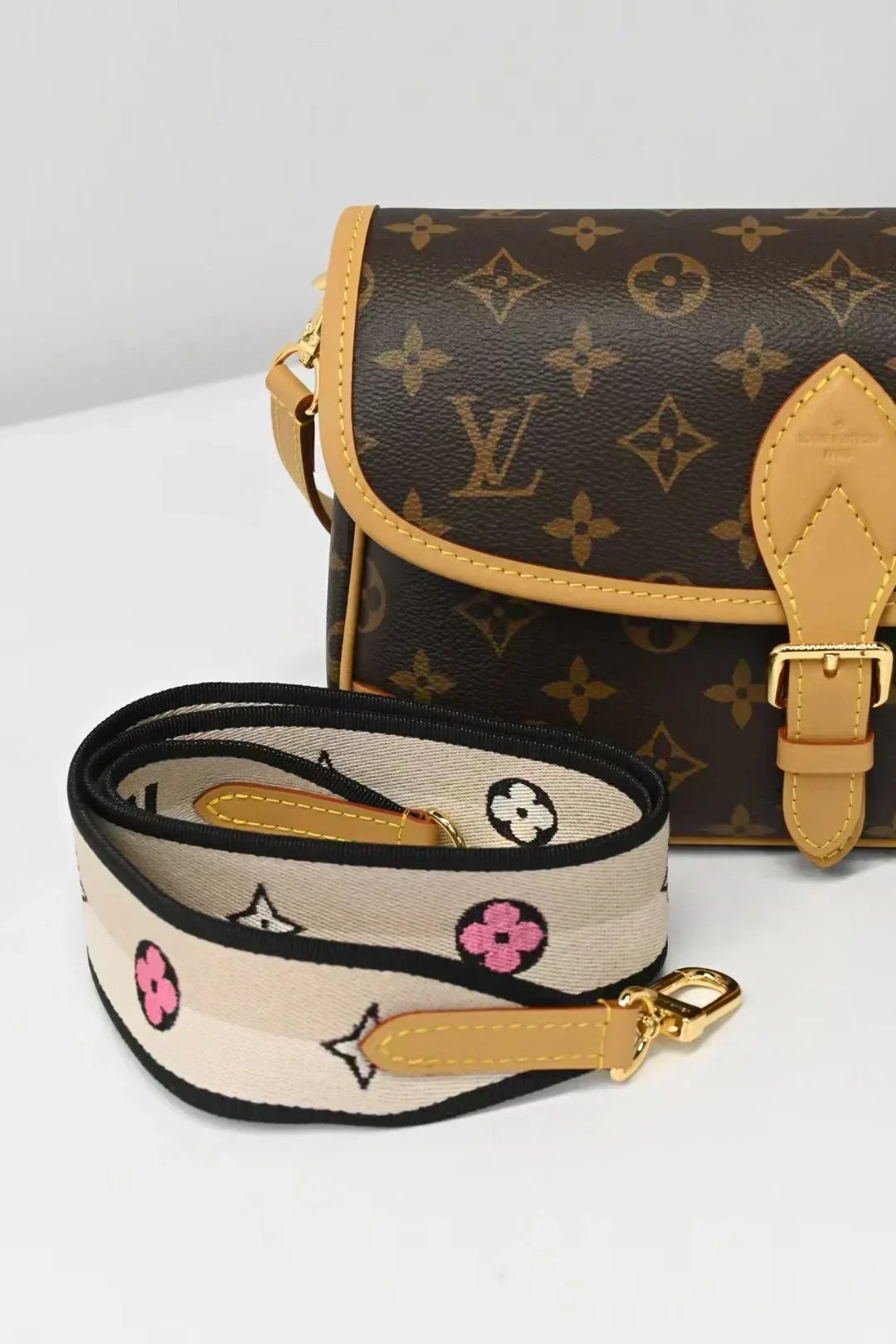 Vintage-Inspired Box Hand bag - Image 6