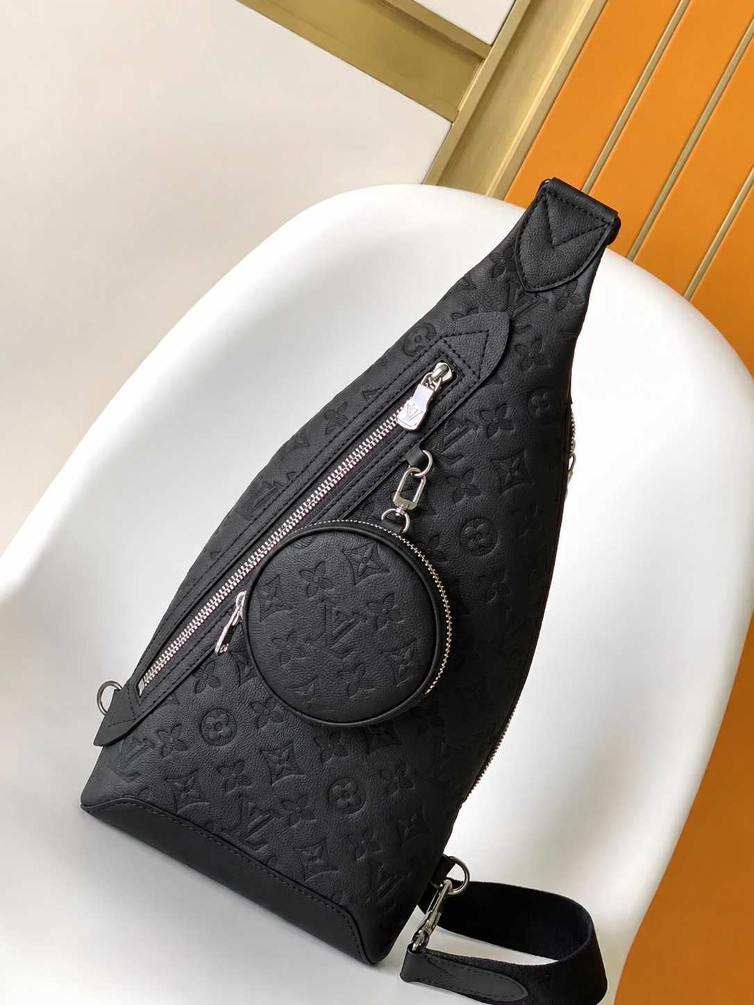 Minimalist Detachable Pouch Crossbody Chest Bag - Image 8