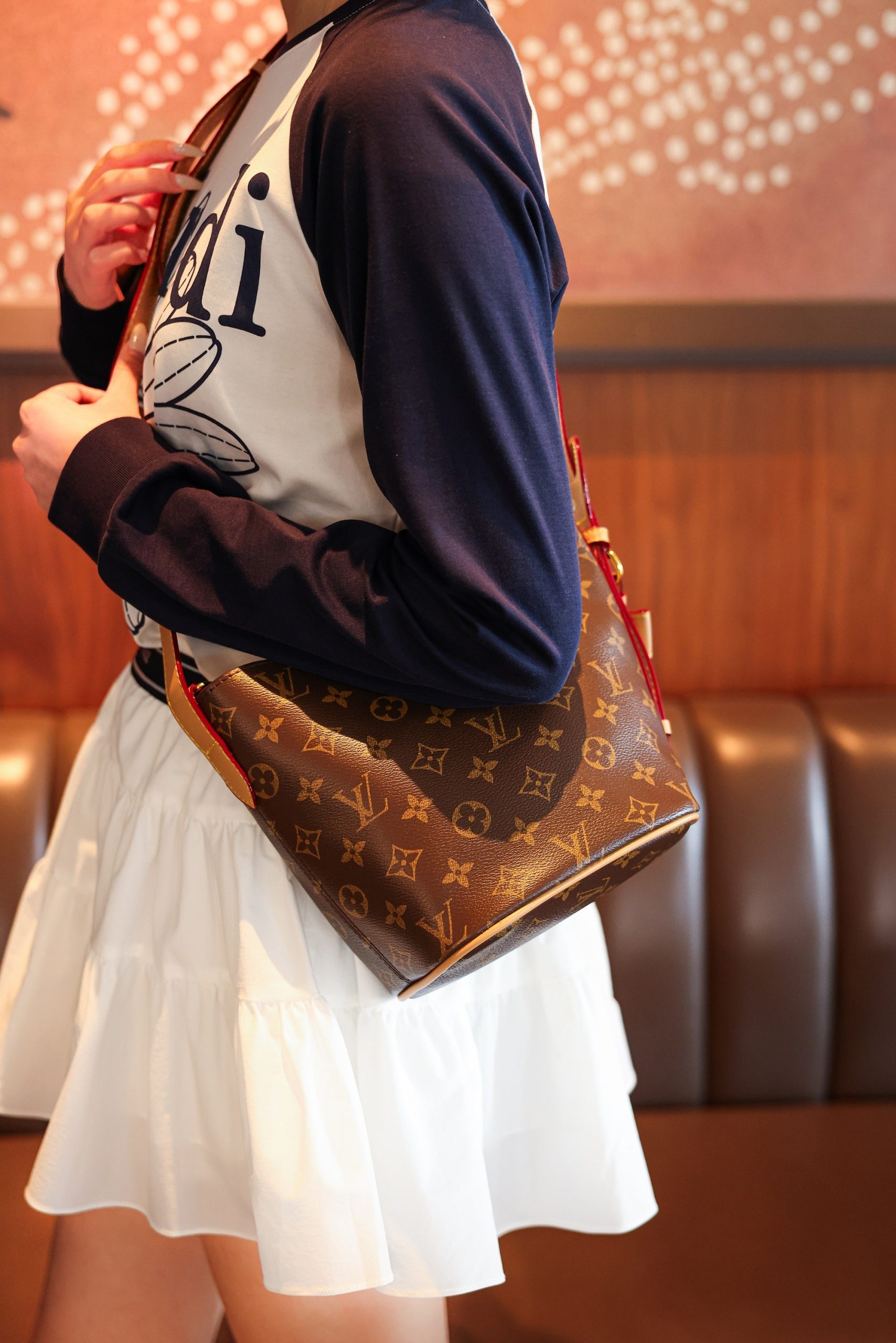 Best-selling Monogram Shoulder Bag - Image 11