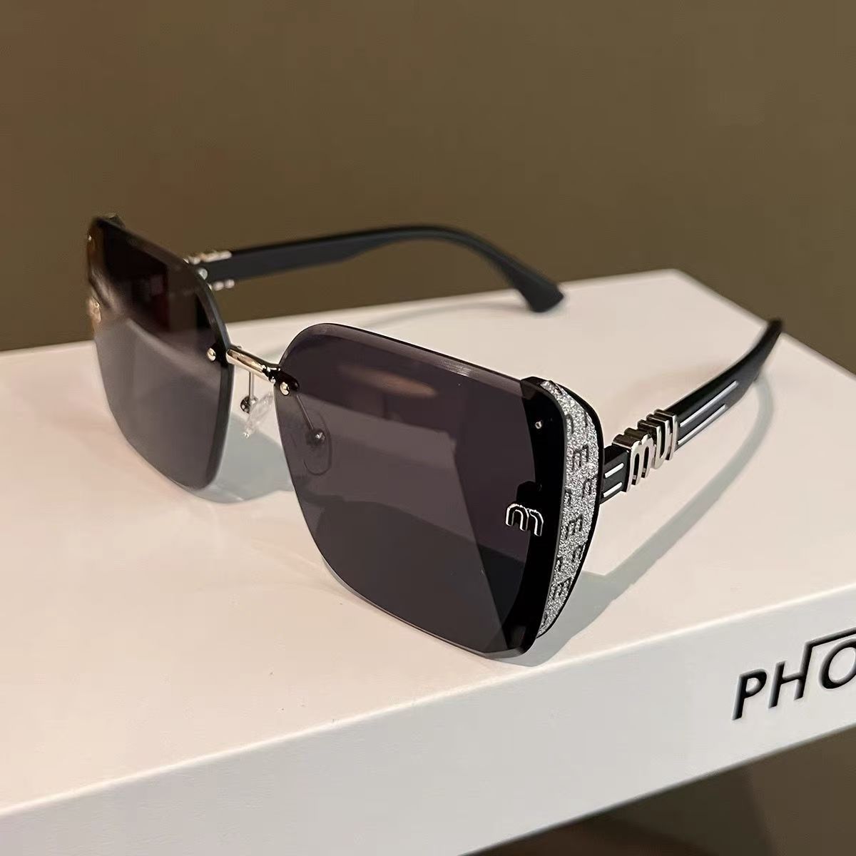 M - Stylish and Versatile High-Definition Sunglasses - Image 2