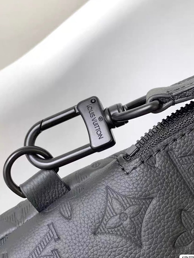 Minimalist Detachable Pouch Crossbody Chest Bag - Image 6