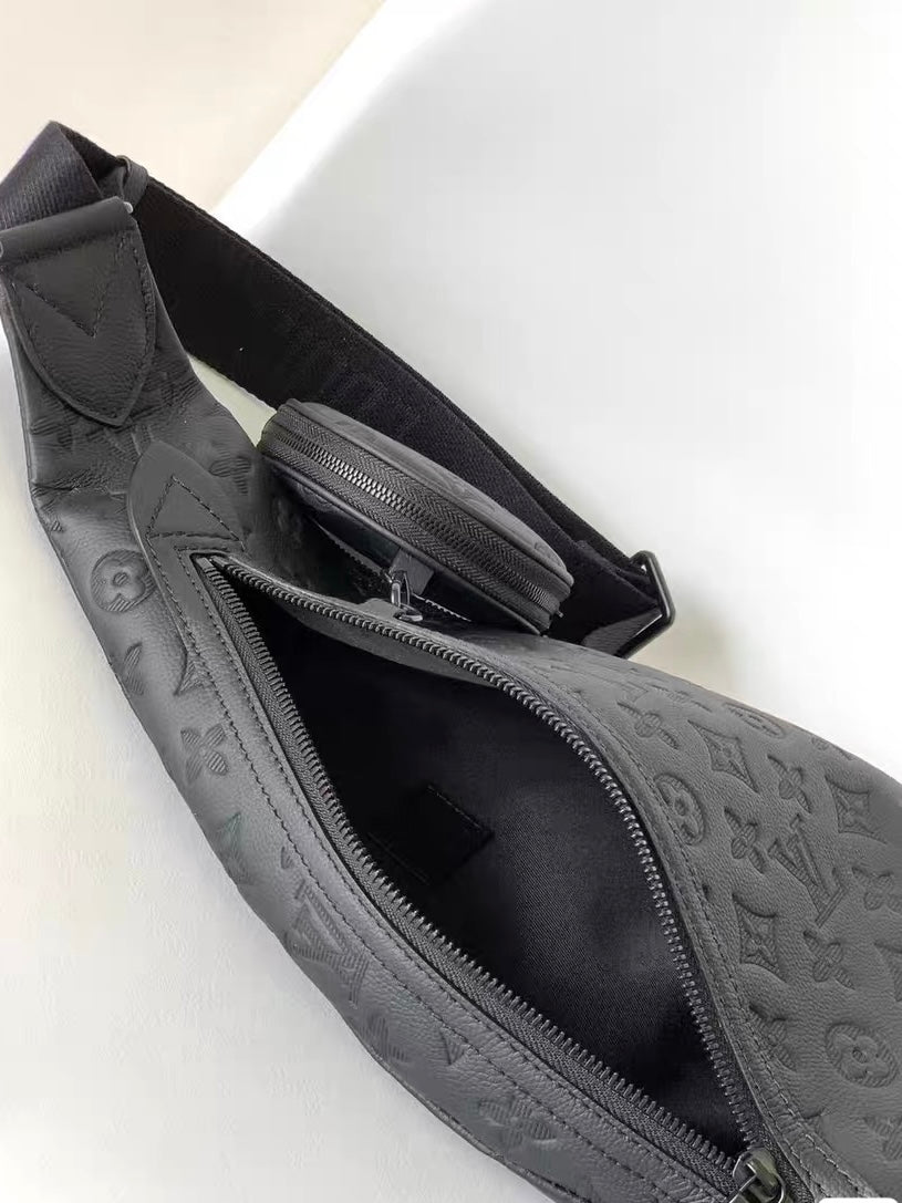 Minimalist Detachable Pouch Crossbody Chest Bag - Image 4