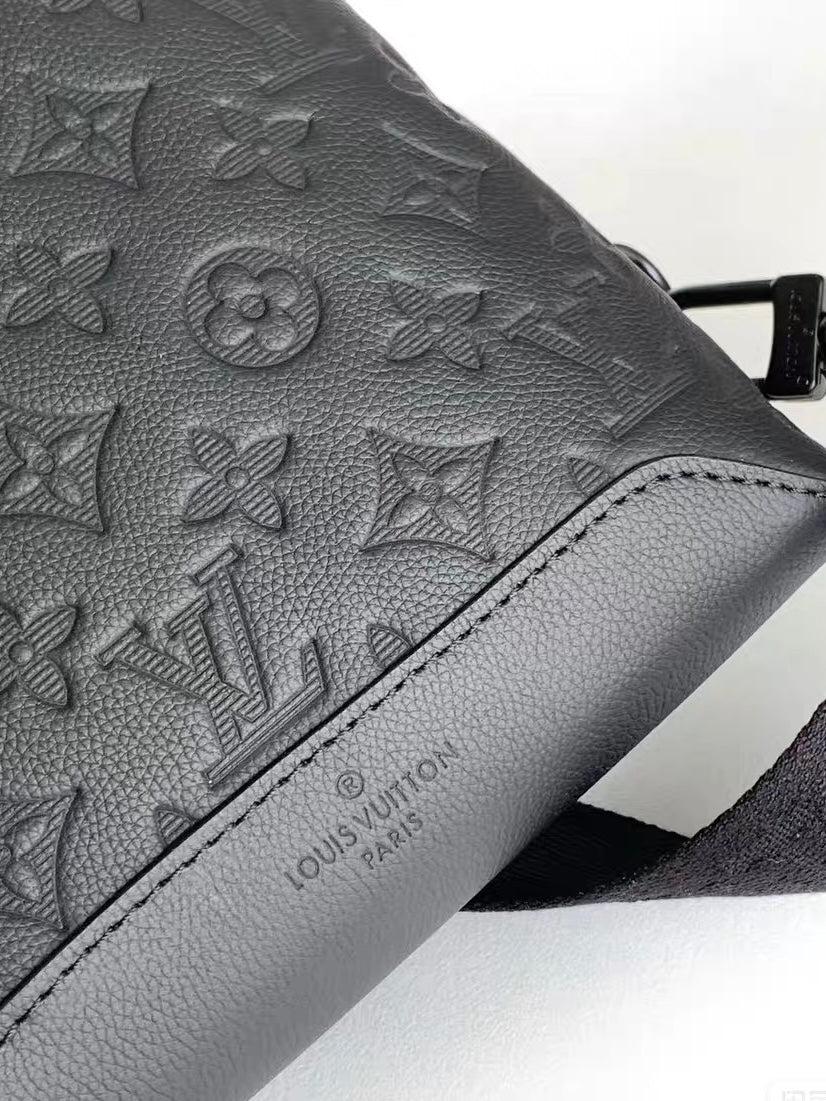 Minimalist Detachable Pouch Crossbody Chest Bag - Image 5