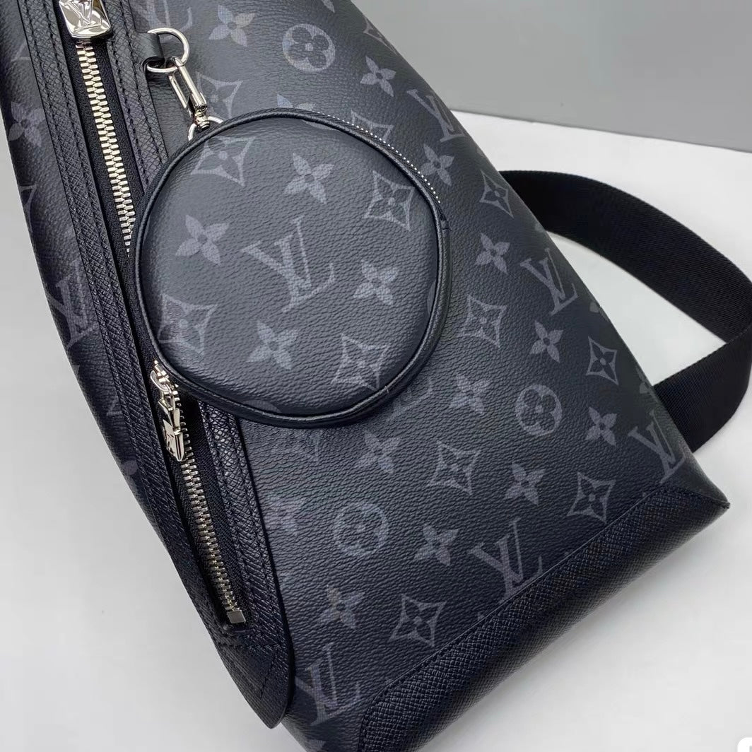 Minimalist Detachable Pouch Crossbody Chest Bag - Image 2